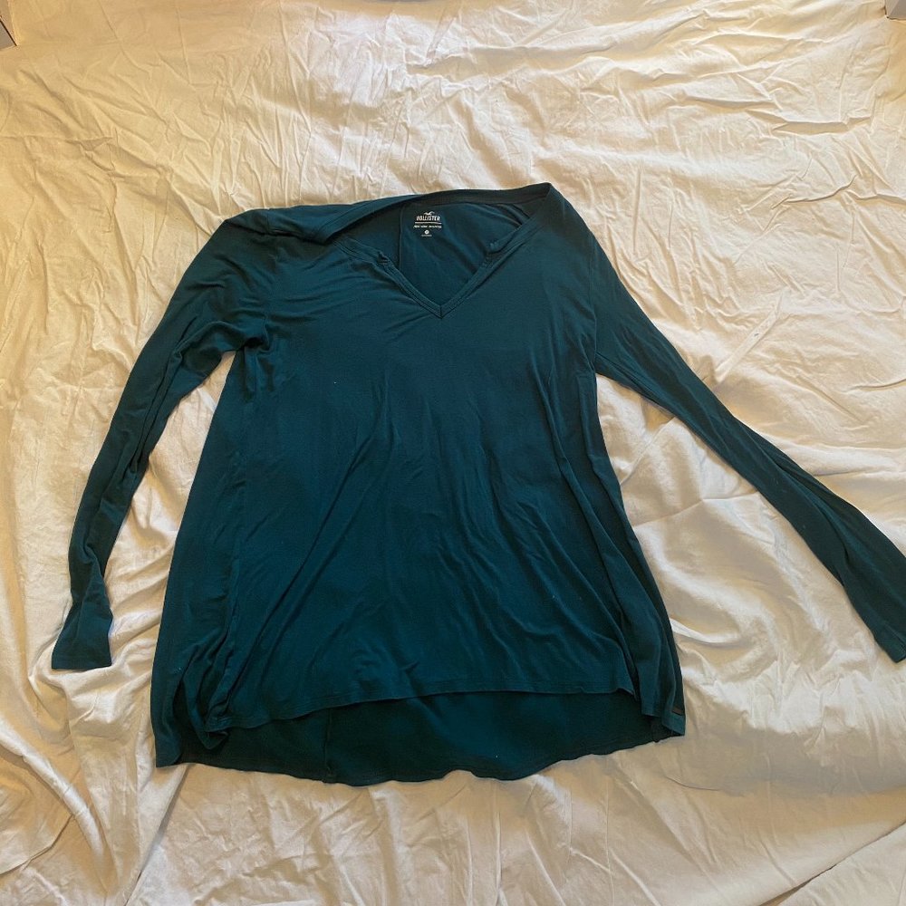 Hollister V-Neck Green Long-Sleeve